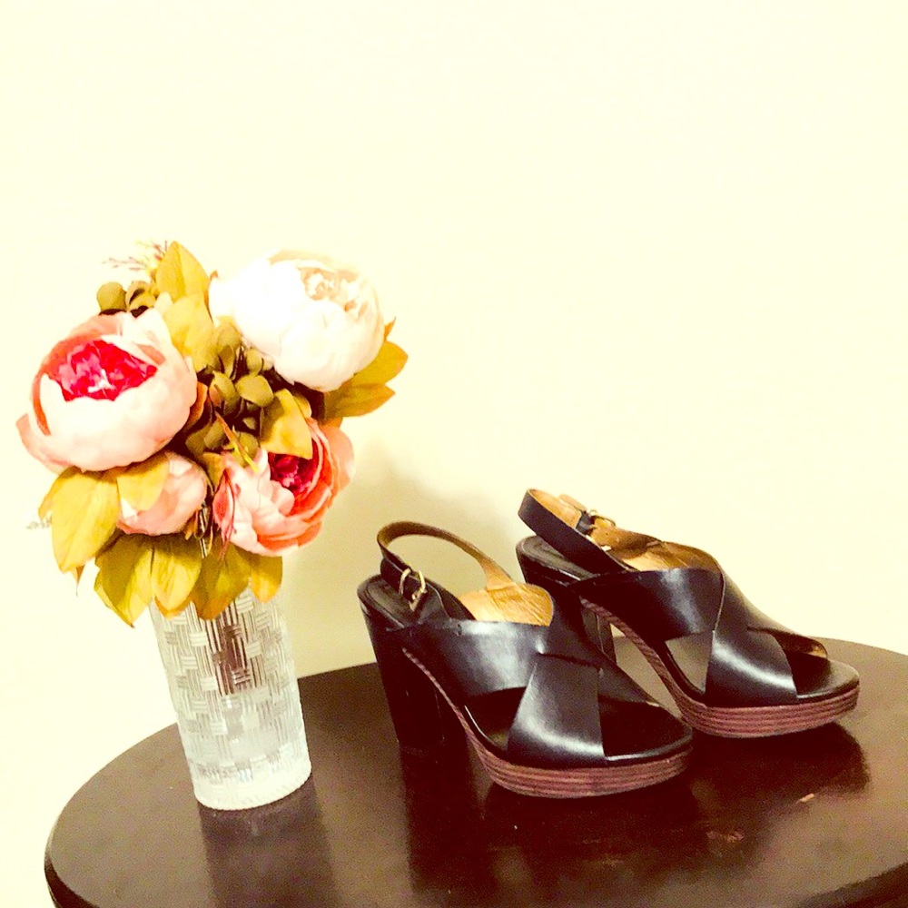 Banana republic black leather strappy heels